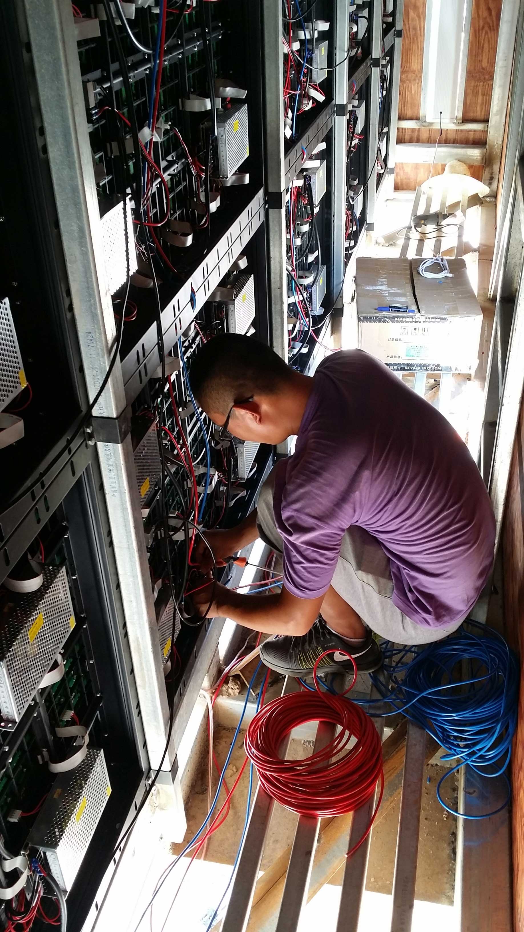 戶外LED<a href=http://www.aqlfk.com/quancai/ target=_blank class=infotextkey>全彩顯示屏</a>箱體