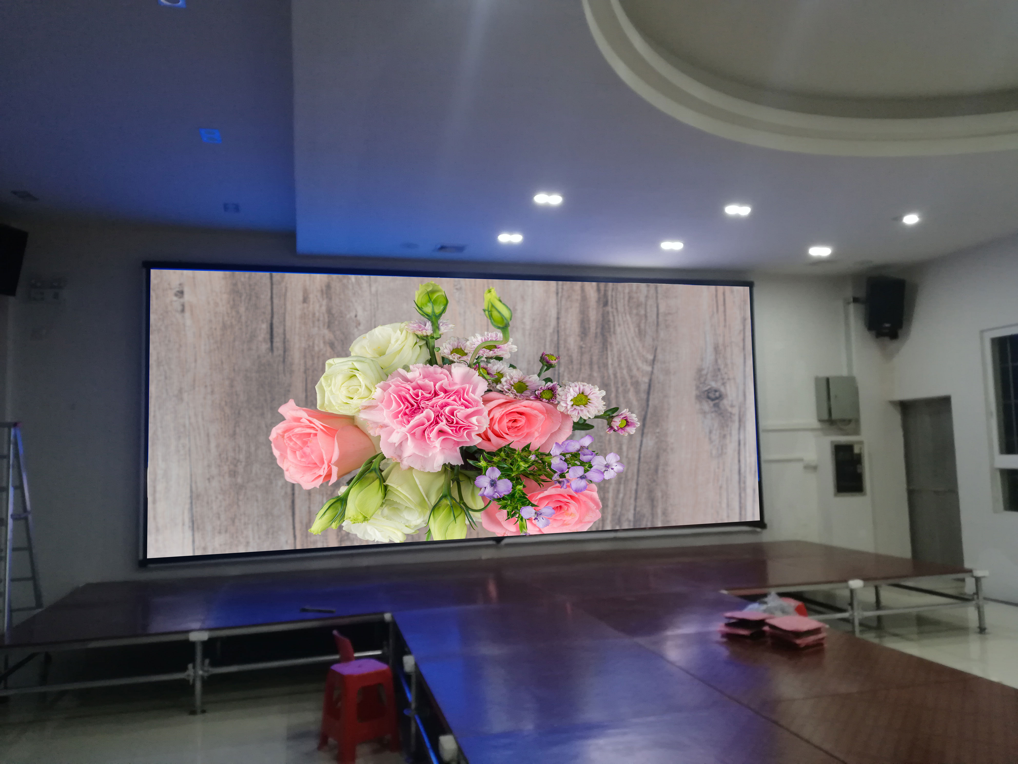 高清室內LED<a href=http://www.aqlfk.com/quancai/ target=_blank class=infotextkey>全彩顯示屏</a>
